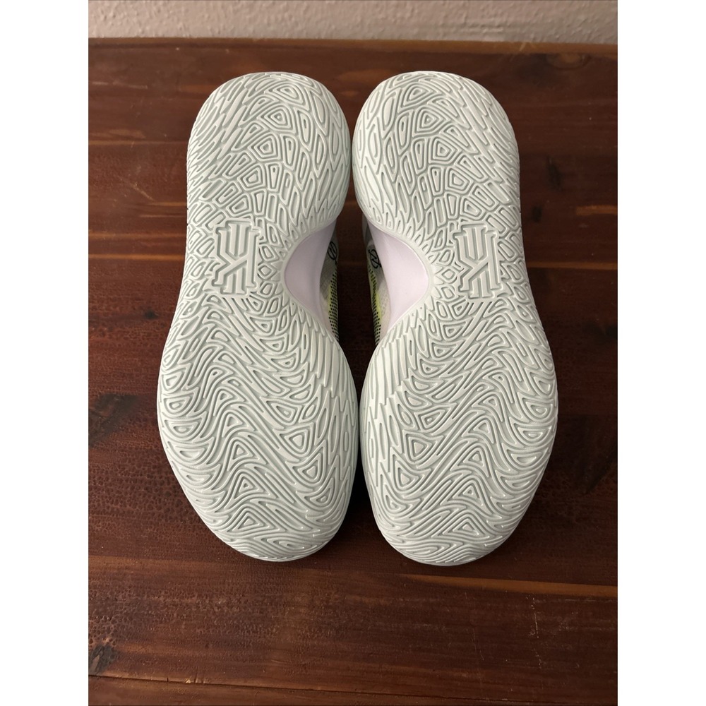 NIKE KYRIE‎ FLYTRAP V SUMMIT WHITE/BLACK SIZE MEN'S 4, Women's 5.5 [CZ4100-101] - Picture 12 of 12